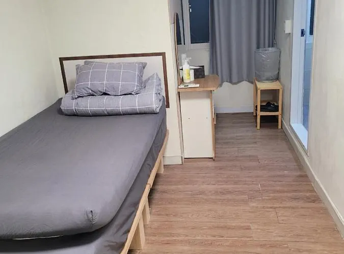Hostel Able Hongdae *
